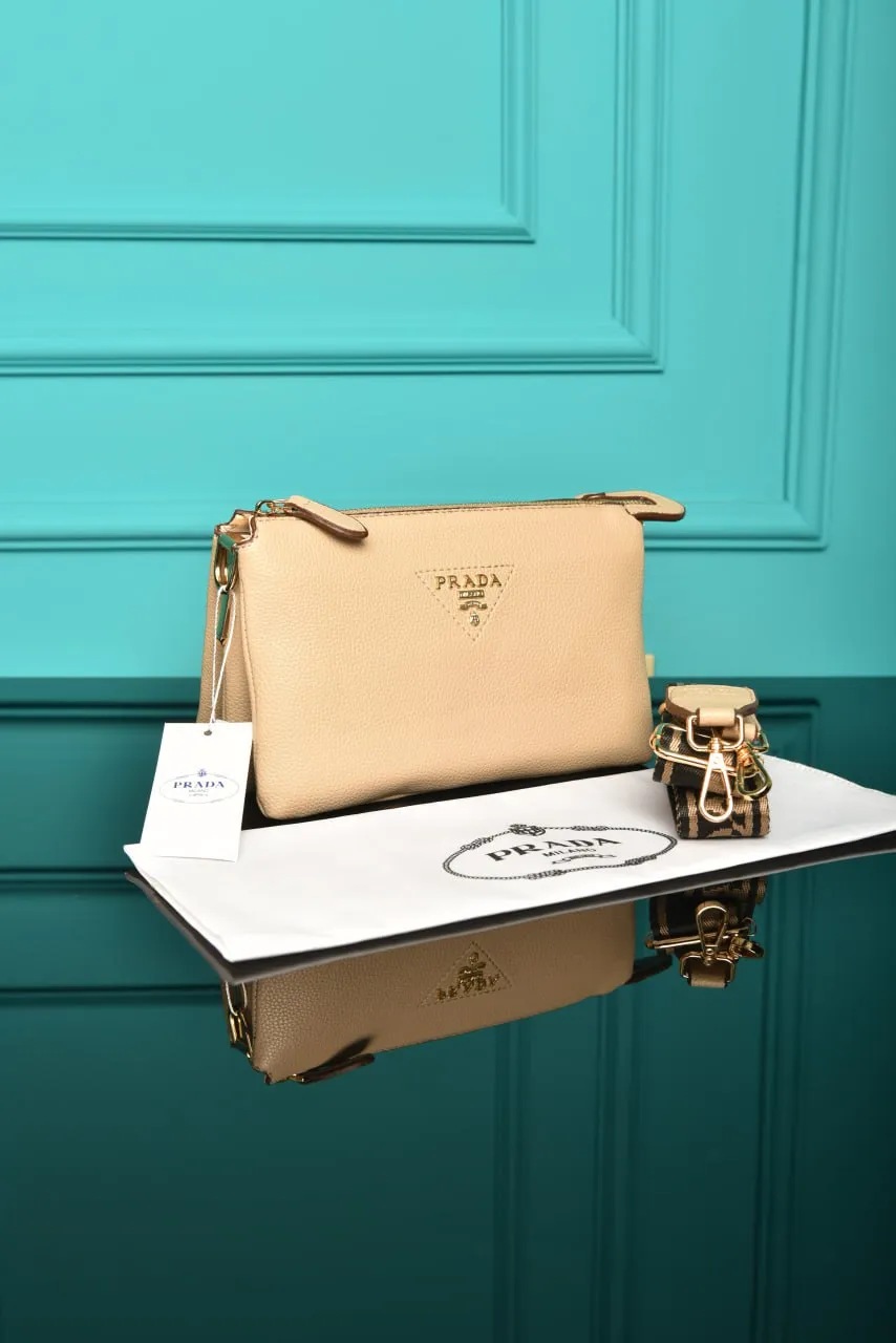 Vitello Daino Soft Mini Zippered Bag Argilla Cream