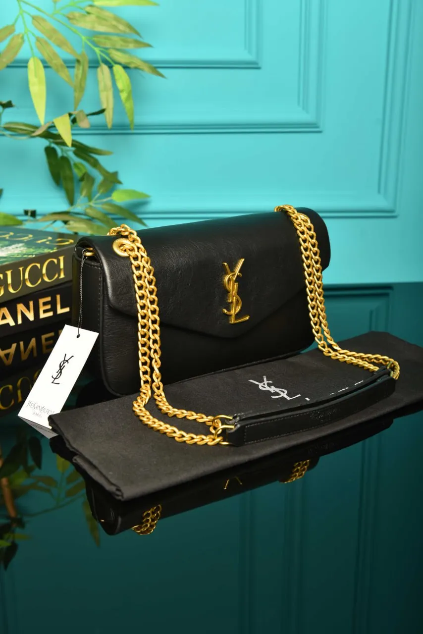 Calypso Medium in Grained Lambskin Black