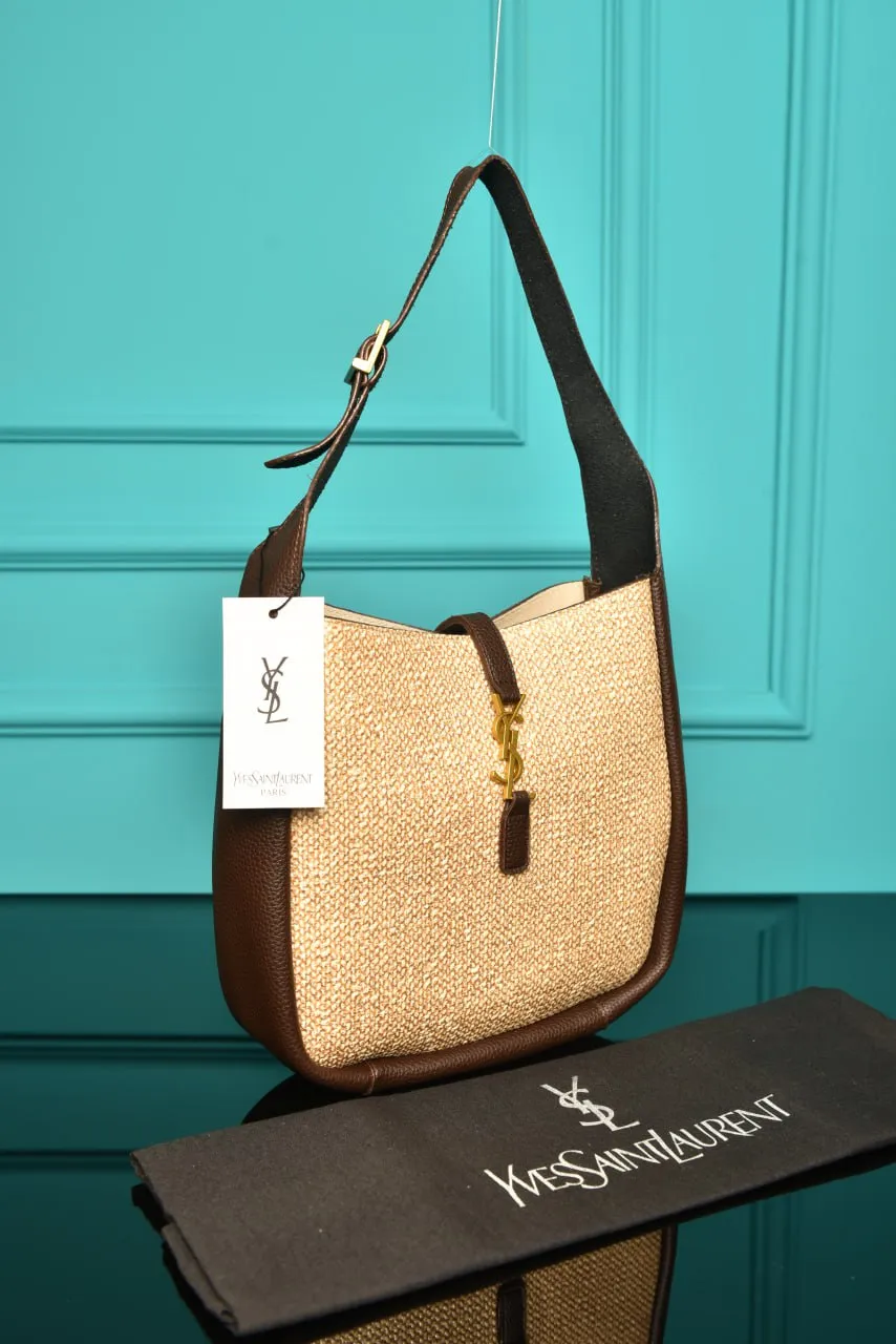 Le 5 A 7 Small Hobo Bag in Raffia and Leather Dark Brown