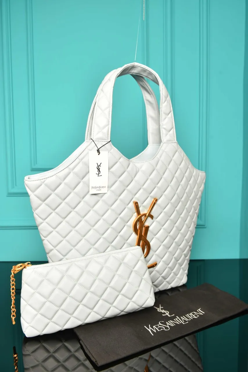 Icare Maxi Shopping Bag In Quilted White