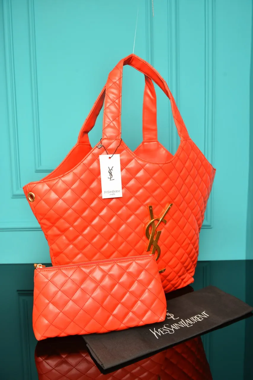 Icare Maxi Shopping Bag In Quilted Red