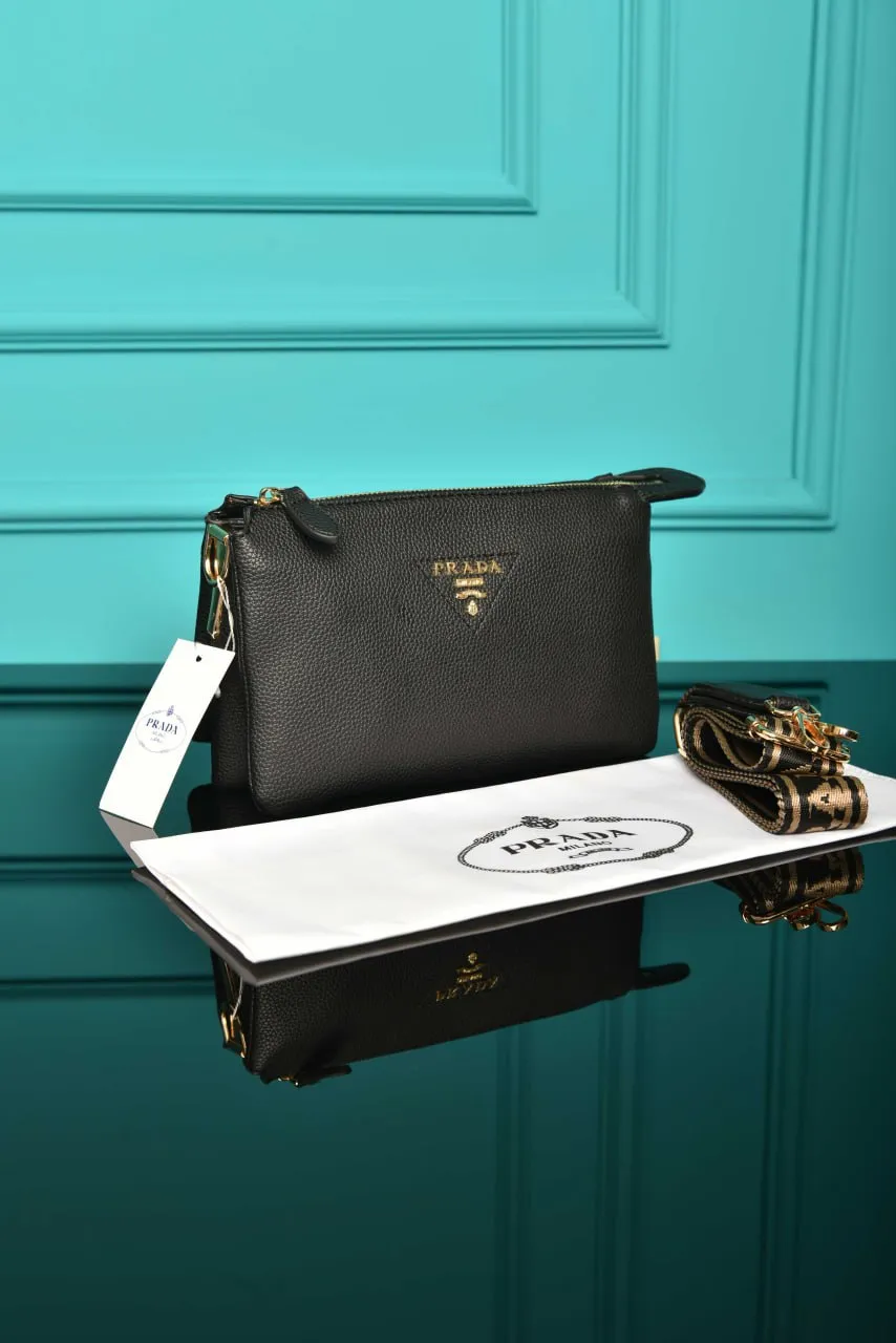 Vitello Daino Soft Mini Zippered Bag Argilla Black