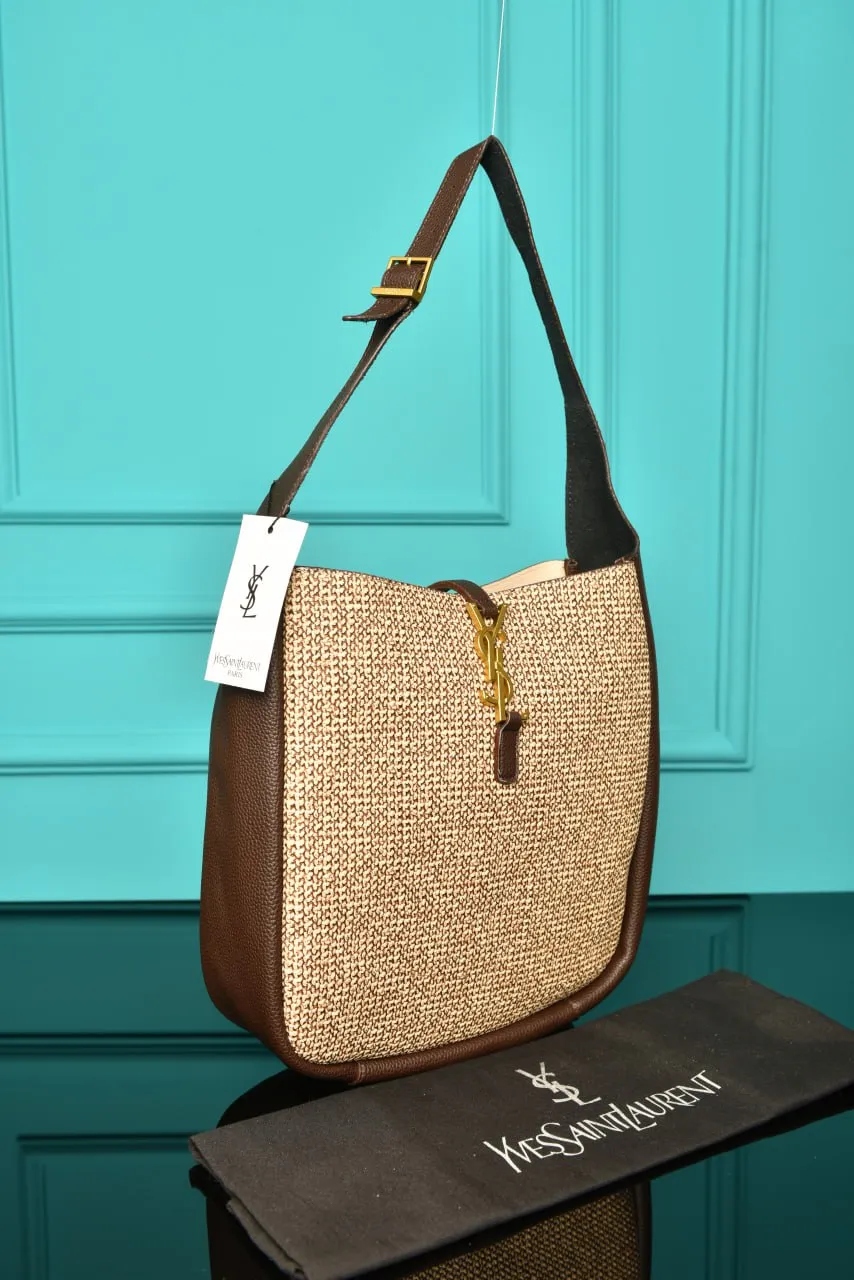 Le 5 A 7 Supple Small in Raffia and Leather Dark Brown