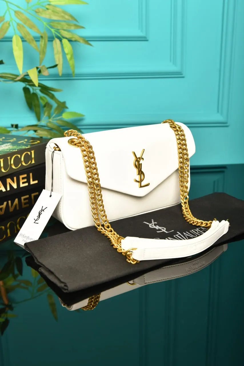 Calypso Medium in Grained Lambskin White