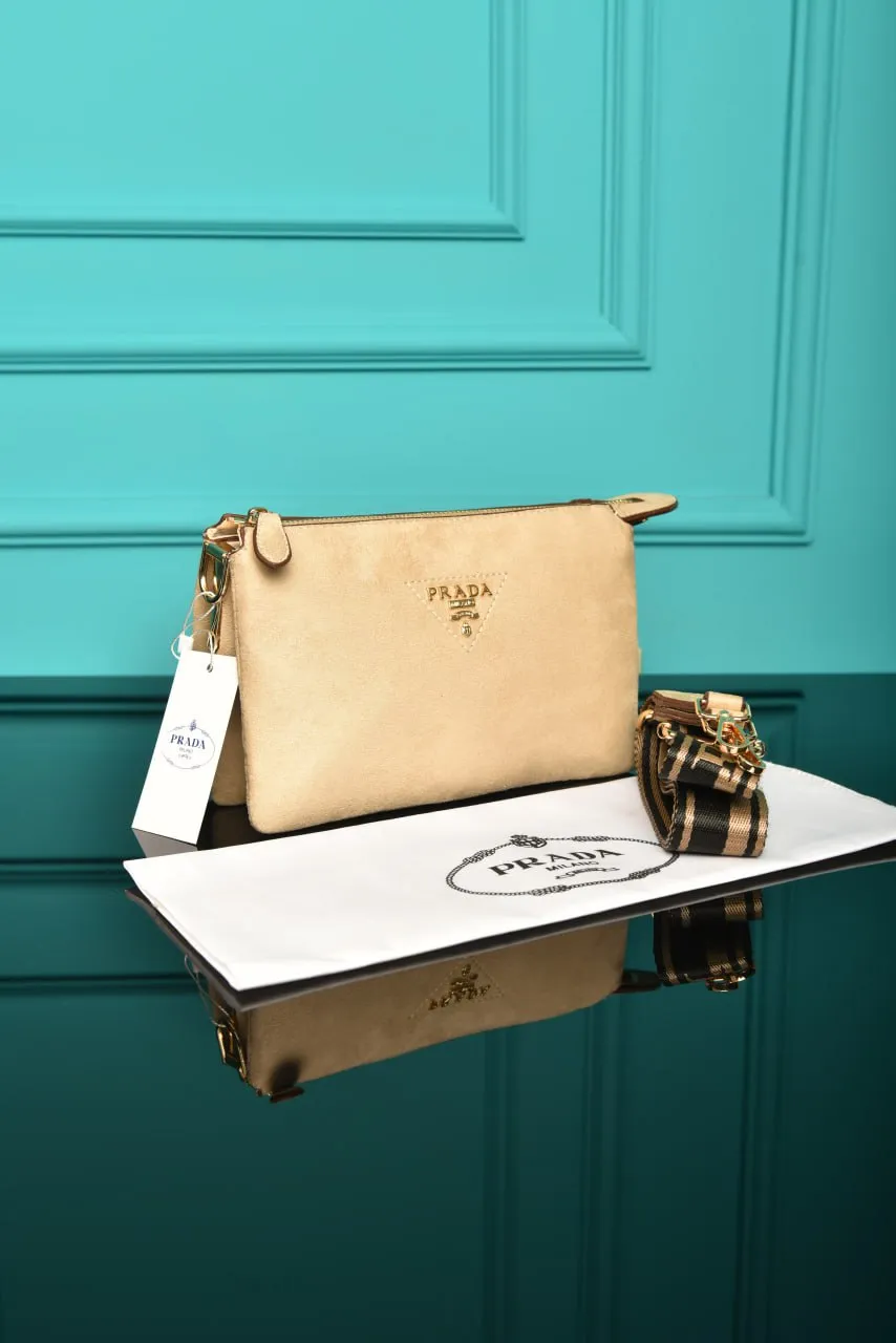 Vitello Daino Soft Mini Zippered Bag in Suede White