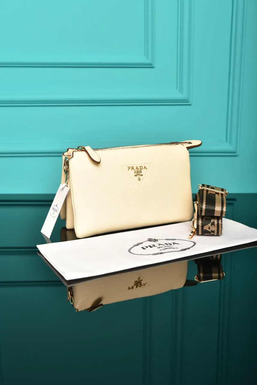 Vitello Daino Soft Mini Zippered Bag Argilla White